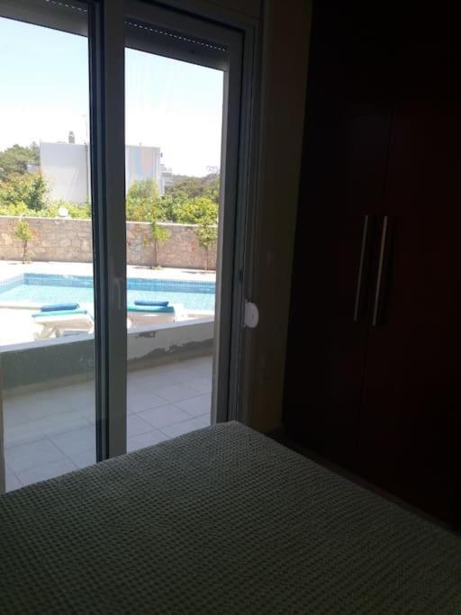 Greek Style Ground Floor Apartment & Pool Ялисос Екстериор снимка