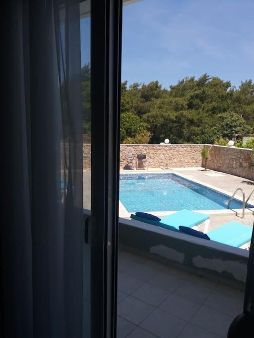 Greek Style Ground Floor Apartment & Pool Ялисос Екстериор снимка